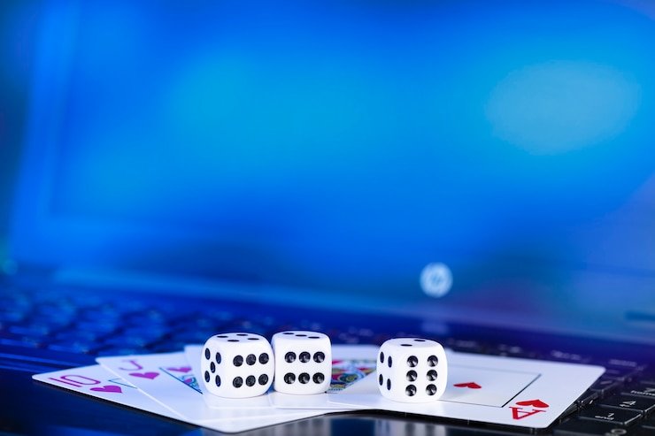 Antarmuka aplikasi mobile edm88 menampilkan menu utama dan opsi login